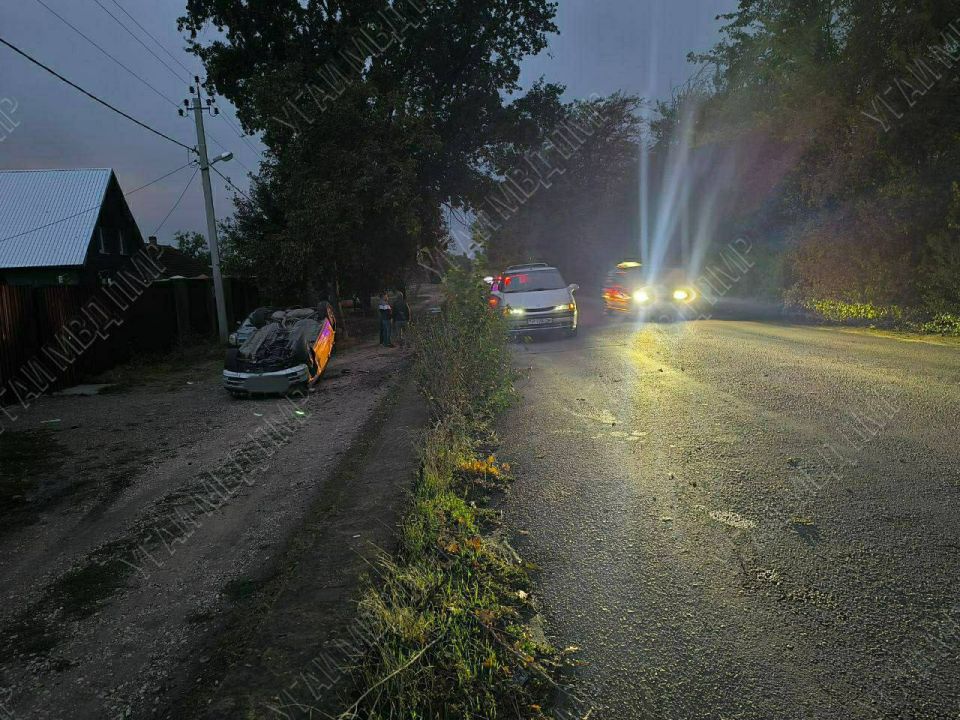 Уснул за рулём — перевернул машину