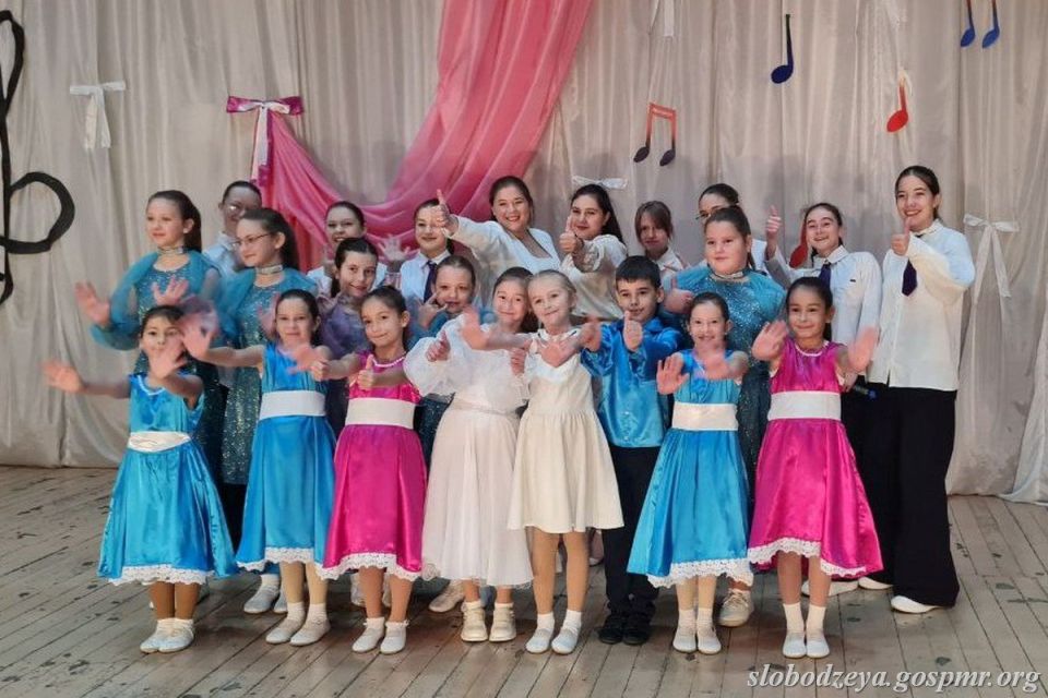 Образцовый коллектив эстрадной песни «Мелодия души» отметил День музыки концертом