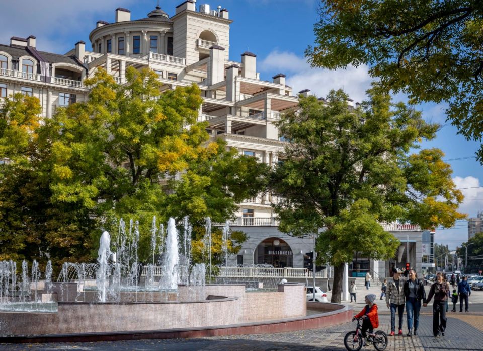 На улице дождь, а мы вспоминаем, какими тёплыми и солнечными были совсем недавно осенние денечки