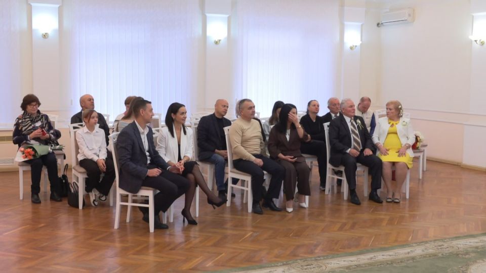 В День города в бендерском ЗАГСе чествовали пары, которые уже много лет вместе