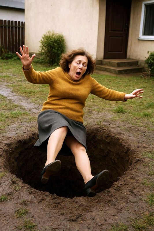 Женщина провалилась в выгребную яму и пролежала там несколько часов со сломанной ногой