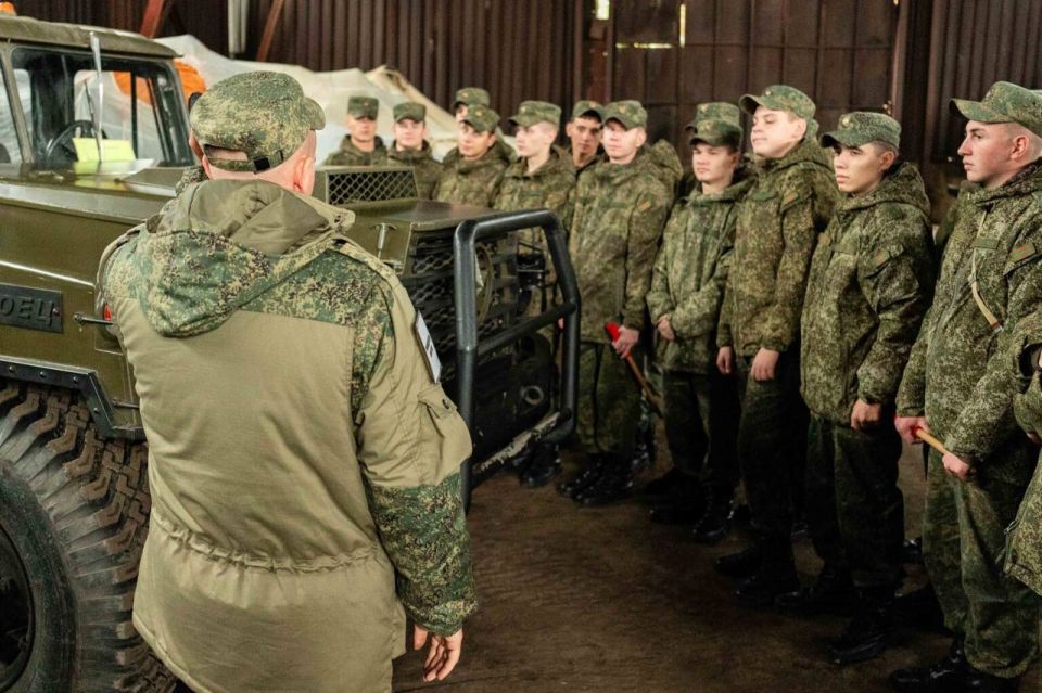 СУВОРОВЦЫ С ЭКСКУРСИЕЙ ПОСЕТИЛИ ОДНО ИЗ ПОДРАЗДЕЛЕНИЙ ВООРУЖЕННЫХ СИЛ