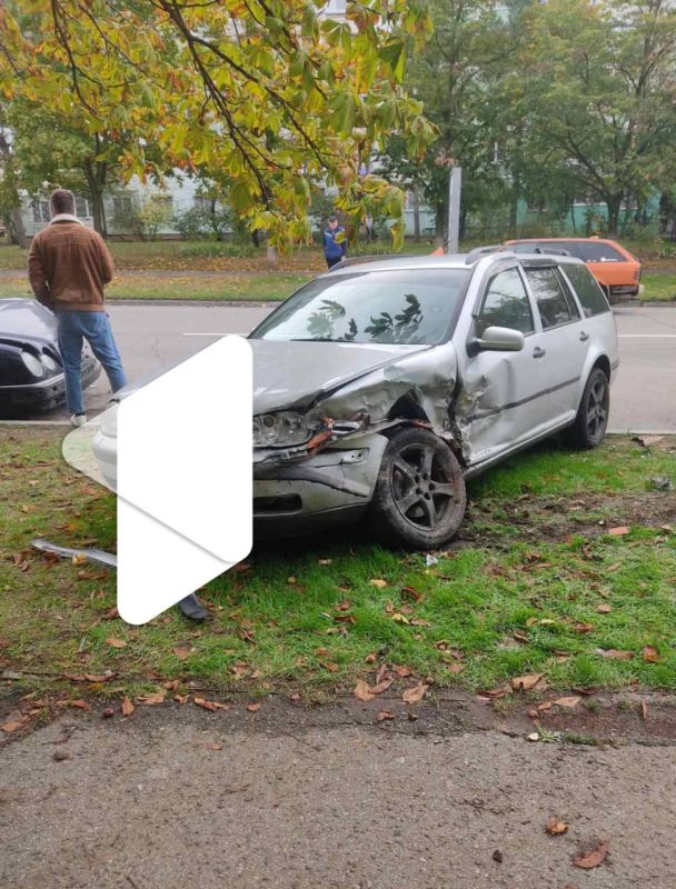 Подписчики прислали фото разбитых машин у «Октябрьского рынка» в Тирасполе