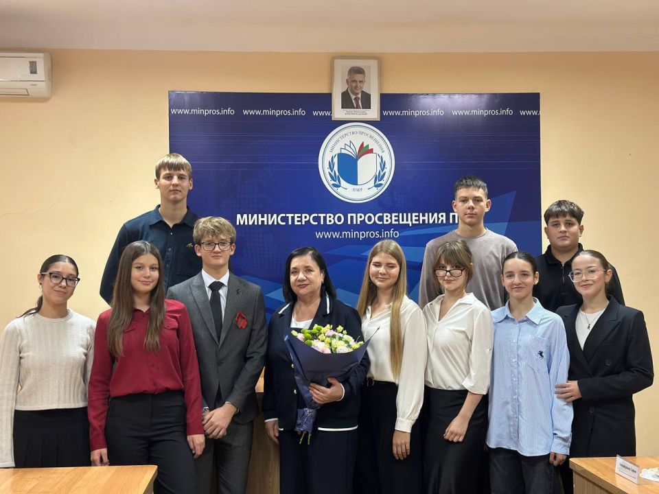 Министр просвещения Светлана Иванишина встретилась с учащимися, недавно вернувшимися из Всероссийского детского центра «Орлёнок»