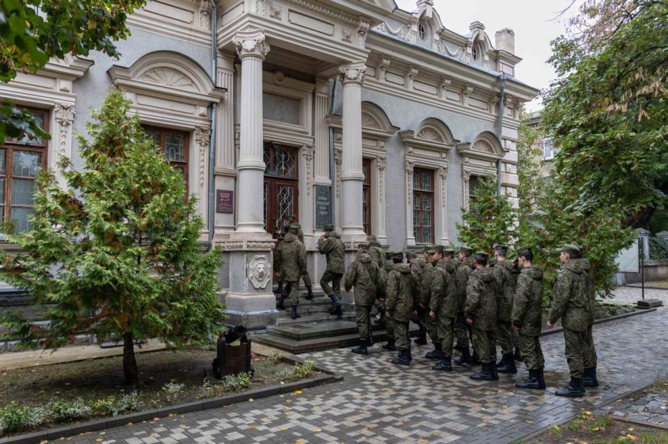 СУВОРОВЦЫ ПОСЕТИЛИ БЕНДЕРСКИЙ ИСТОРИКО-КРАЕВЕДЧЕСКИЙ МУЗЕЙ