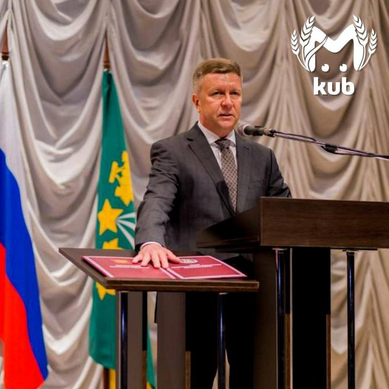 Глава Крымского района пытался сбежать от силовиков на микроавтобусе