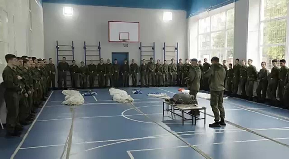 Традиционная ежегодная профориентационнаяподготовка началась у суворовцев: воспитанники узнают о подразделениях Вооруженных сил