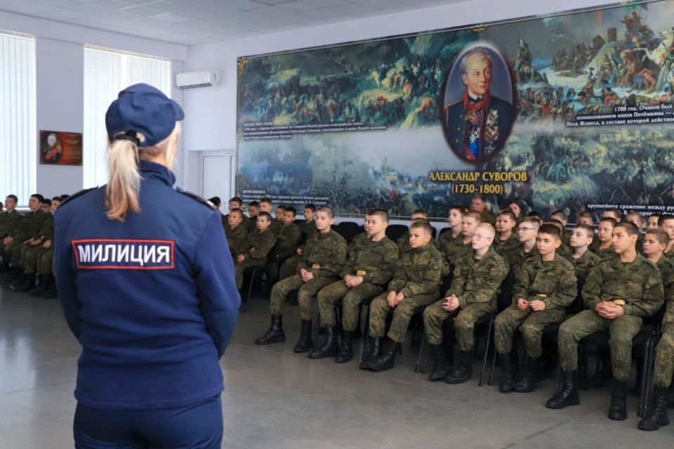 В СУВОРОВСКОМ УЧИЛИЩЕ ПРОДОЛЖАЮТСЯ ПРОФИЛАКТИЧЕСКИЕ ЛЕКЦИИ