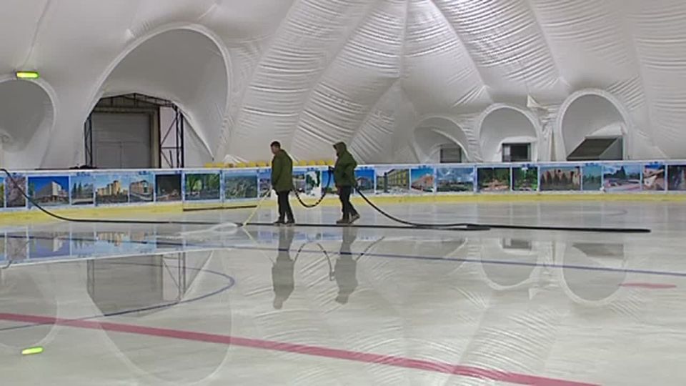 В пятницу откроется ледовый каток