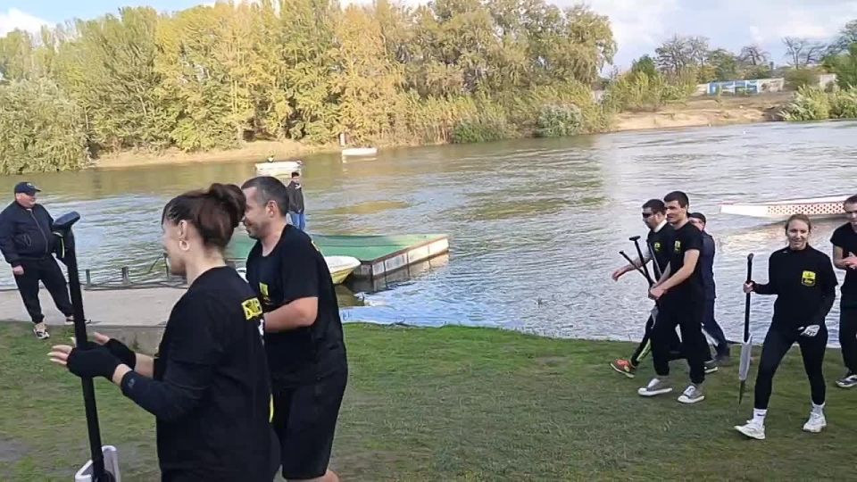Так встречают команду "Экипаж" болельщики