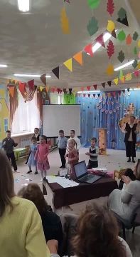 Сегодня на базе «Бендерского детского сада №11» прошло городское методическое объединение для специалистов художественно-эстетического развития на тему: «Использование игровых технологий в музыкальном воспитании и развитии...