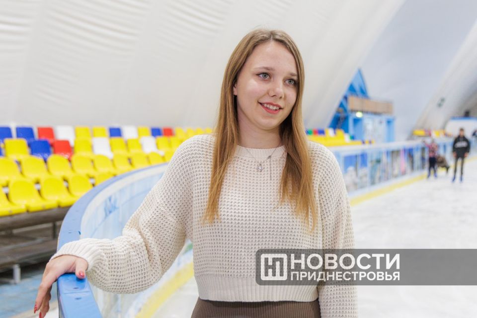 На «Ледовом катке» – первые посетители