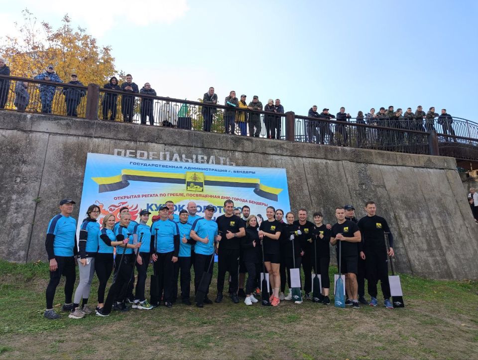 На воде соперники, а вне заплыва — друзья! Экипажи Госадминистрации Бендер и Рыбницы уже не первый раз встречаются на регате, улучшая свои результаты