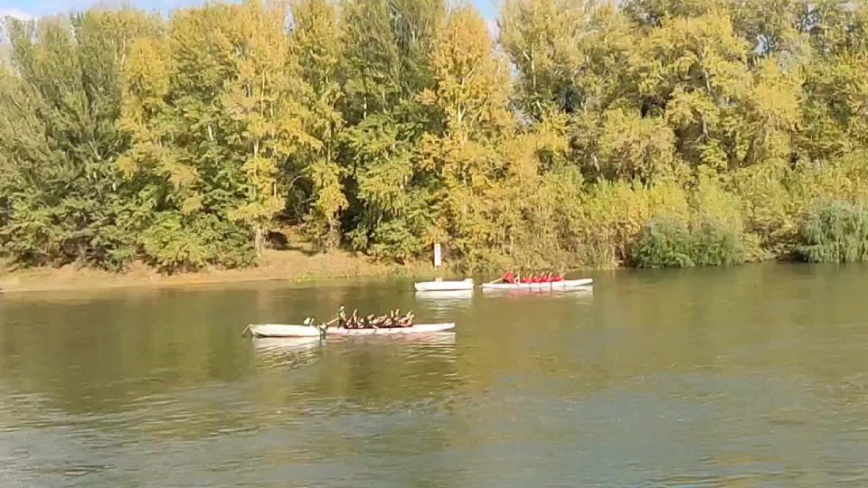 На воде женские команды "Квинта" и министерства обороны