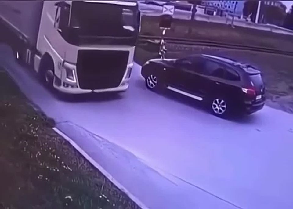 Этот машину где-то у Бога страховал