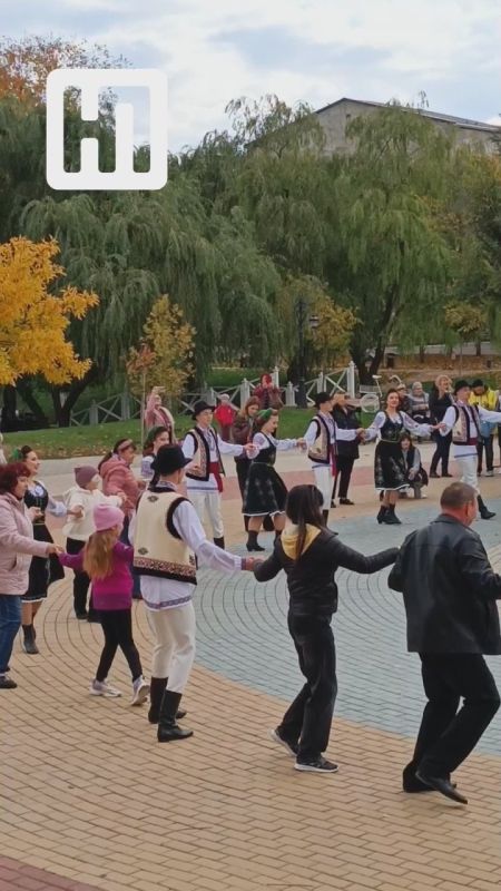 В центре столицы большой праздник — тираспольчане отмечают День города, а вместе с ними, кажется, и вся республика