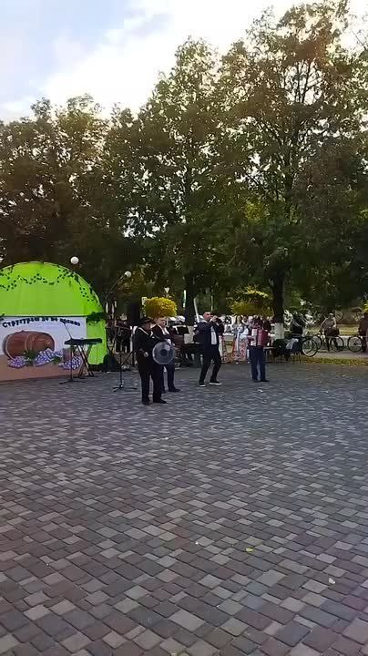 В Слободзее проходит IV районный фестиваль вина и винограда «Стругураш де пе колинэ»!