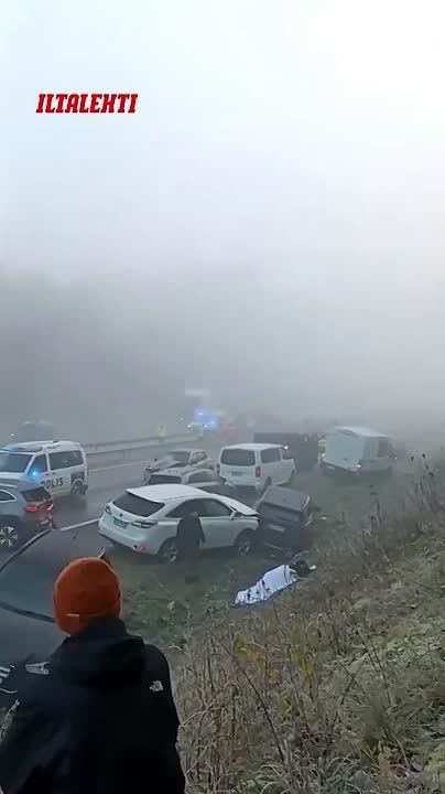 В Финляндии произошло крупное ДТП — столкнулись более 50 автомобилей