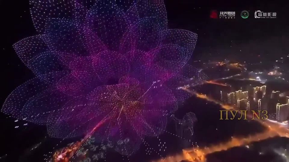В Китае установлен новый рекорд Гиннеса: В городе Люян, известном как «столица фейерверков», в небо одновременно взлетели 15 947 дронов - устройствами управлял один компьютер