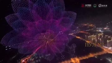 В Китае установлен новый рекорд Гиннеса: В городе Люян, известном как «столица фейерверков», в небо одновременно взлетели 15 947 дронов - устройствами управлял один компьютер