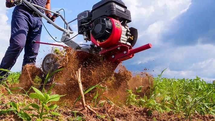 Подросток из Слободзеи остался без фаланг на двух пальцах, когда его руку затянуло в лопасти мотоблока