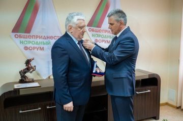 Это фото 2023 года, когда Юрий Чебан получил награду