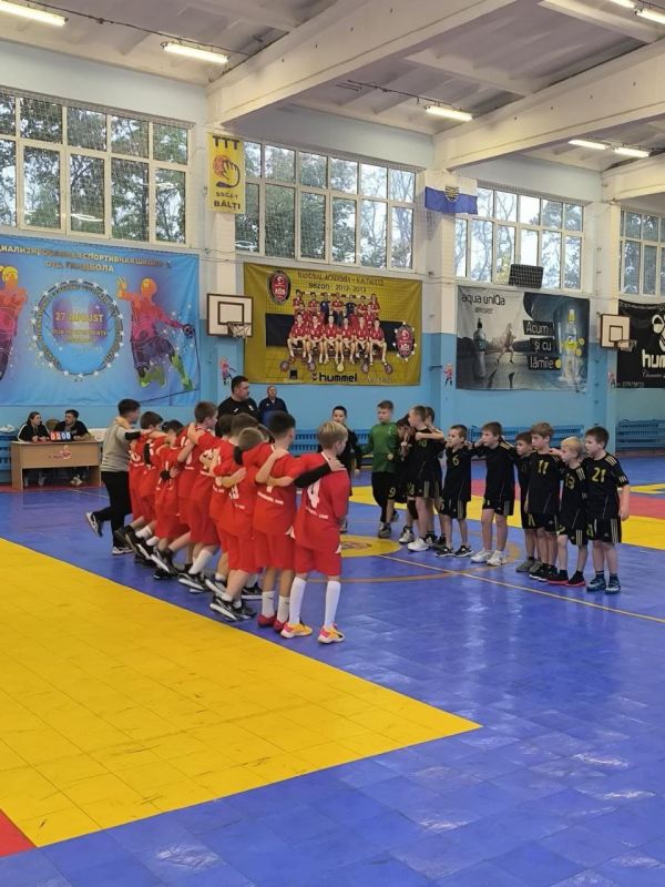 9-12 октября в Бельцах состоялся первый тур чемпионата РМ по гандболу среди команд юношей 2014-2015 г.р. В соревнованиях принимали участие команды городов Кишинева, Бельц, Дрокии, Фалешт, Каушан, Сынжерея и села Чобручи