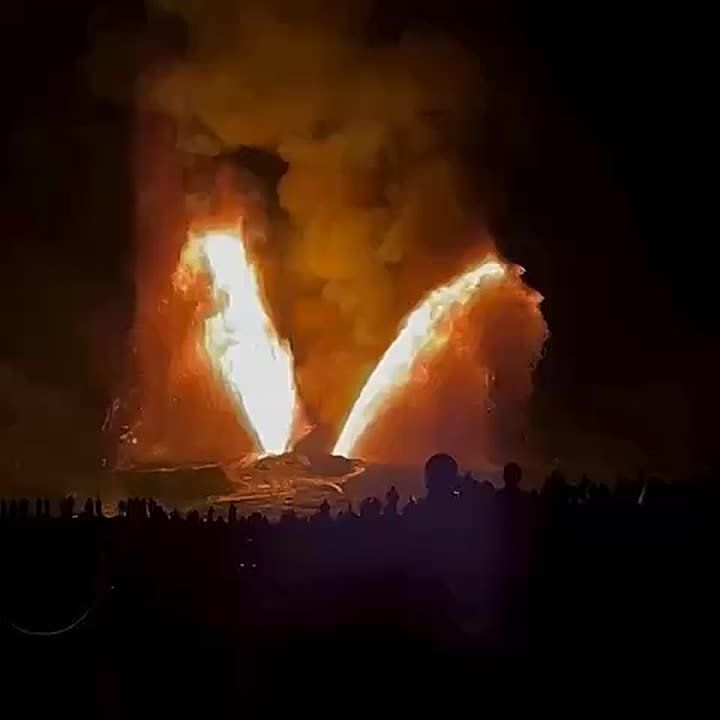 Гавайцы ночью смотрели редкое огненное шоу - на Гавайях началось извержение одного из самых активных вулканов на планете