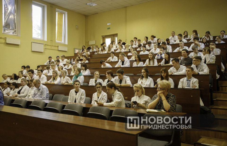 Из 66 выпускников ординатуры медицинского института Приднестровского госуниверситета трудоустроены по распределению 35. Не явились по месту распределения 17 выпускников