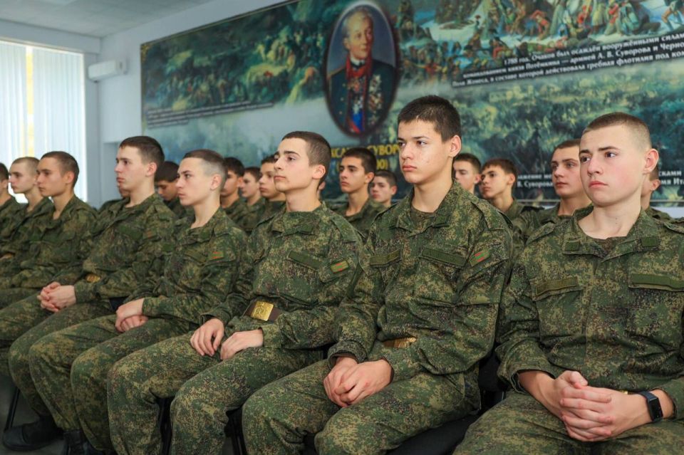 В СУВОРОВСКОМ УЧИЛИЩЕ ПРОДОЛЖАЕТСЯ АКЦИЯ «ПОДРОСТОК»