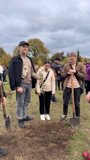 95 яблонь посадили в ботсаду ПГУ в честь 95-летнего юбилея университета и 35-летия Приднестровья