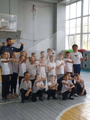 В бендерской школе № 15 был насыщенный спортивный день под руководством известных спортсменов — копьеметателя Николая Орлова и гребца-академиста Ивана Коршунова