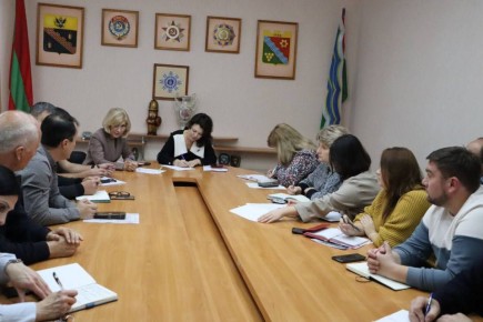 Глава столицы Илона Петровна провела совещание с заместителями по вопросам подготовки города к новогодним праздникам