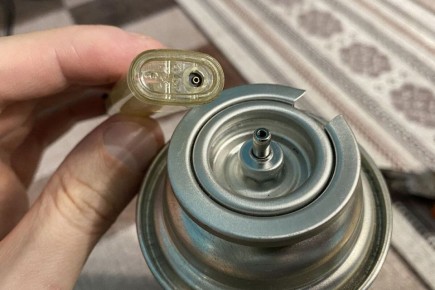 Девушка получила ожоги, заправляя зажигалку