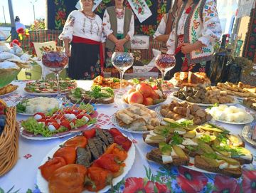 Высоких гостей приветствует подворье села Гиски