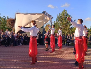 Праздник набирает обороты!