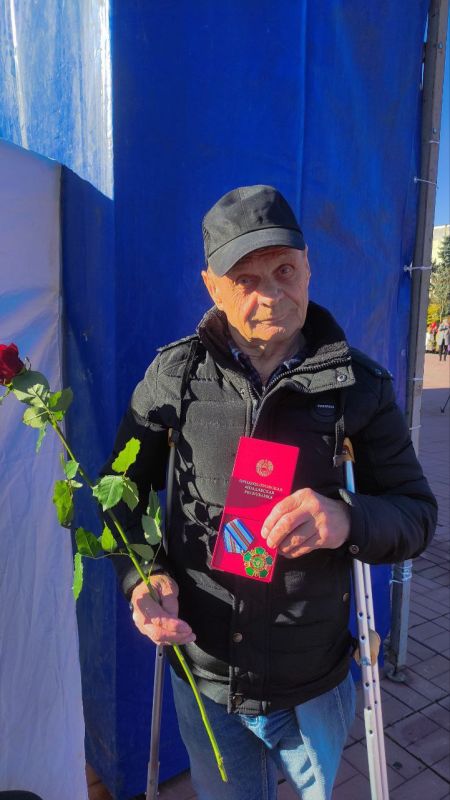 Это Дмитрий Висловский. Во время войны 92-го оборонял дубоссарскую ГЭС, получил ранение