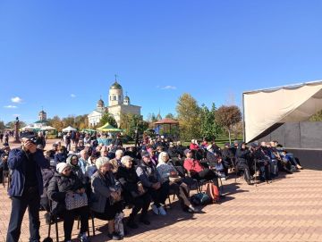 Концертная программа привлекает зрителей своими прекрасными номерами!