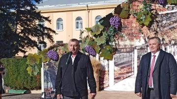 Глава села Михаил Есир приехал, чтобы поздравить дубоссарцев с праздником