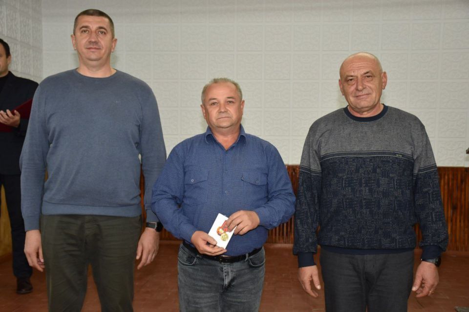 В преддверии Дня работника автомобильного транспорта и дорожного хозяйства коллектив Каменского ДСЭУ принимал поздравления от руководства района