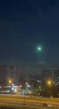 Ночью над Москвой пролетел неизвестный светящийся объект