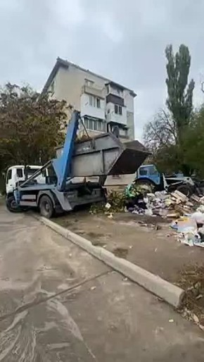 Спецавтохозяйство: мусорную лодку на 25 октября уже убрали по графику