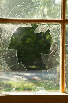 Подростки проникли в чужой дом