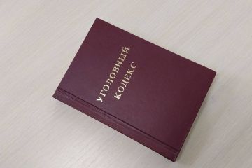 Кража по-соседски. Жительница Дубоссарского района утром 23 октября заметила, что дверь в подвал повреждена и металлическая скоба, удерживавшая замок, вырвана