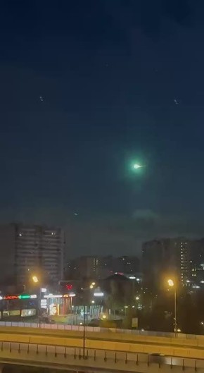 Ночью над Москвой пролетел неизвестный светящийся объект