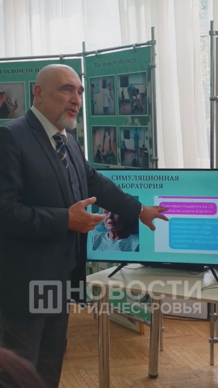 Имитация процедурного кабинета, симуляционная лаборатория, архивные альбомы выпускников, награды учащихся и даже собственное мобильное приложение для изучения латыни MedLab — всё это сегодня представлено во Дворце Республики...