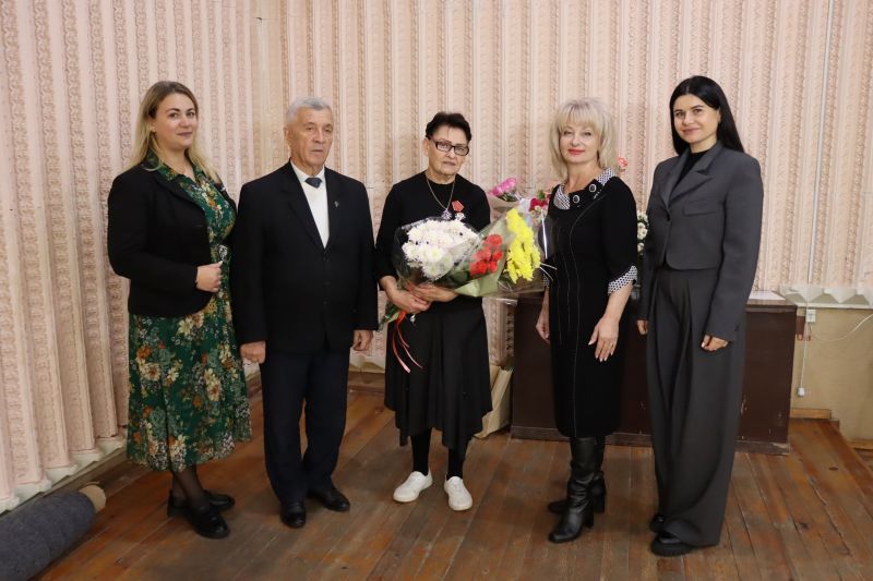 Начальник Госслужбы по культуре поздравила руководителя Образцового танцевального коллектива «Ритмик данс» Татьяну Годобу с юбилеем