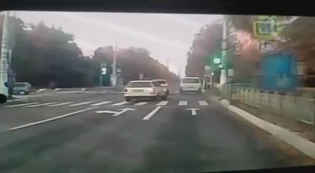 В Рыбнице водитель решил снять нарушителя — и сам попался