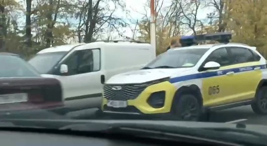 Две машины не поделили дорогу с утра в Тирасполе у Молдавизолита