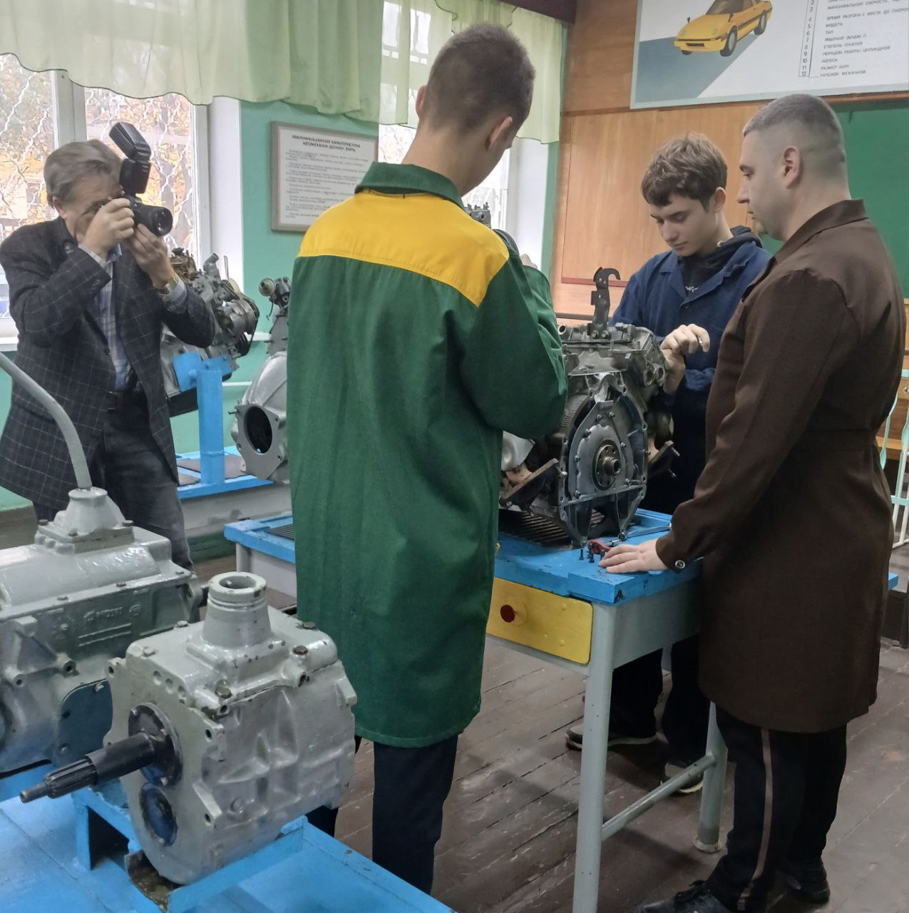 Сварщик, строитель, электромонтёр, мастер по ремонту и обслуживанию автомобилей, систем жилищно-коммунального хозяйства, мехатроник — это далеко не полный перечень специальностей, которые предлагает Промышленно-строительный...